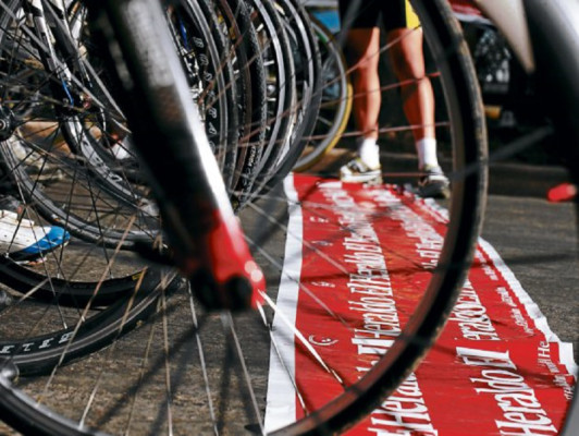 En sus marcas, listos... Inicia la Segunda Vuelta Ciclística