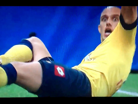 VIDEO: Con brutal barrida le rompen la tibia y peroné