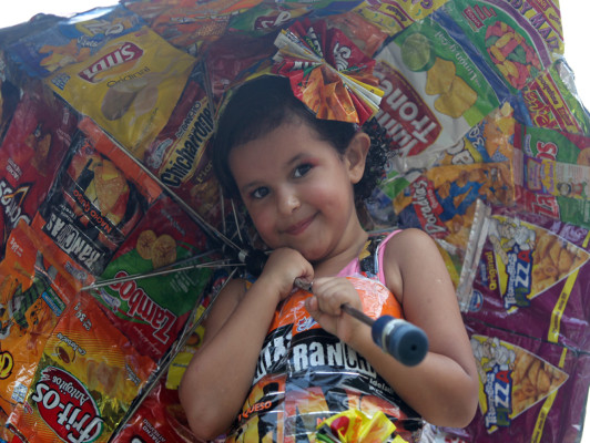 Niños enarbolan la defensa de la madre naturaleza