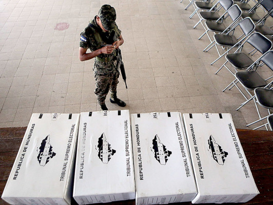 Trasladan maletas electorales en Distrito Central