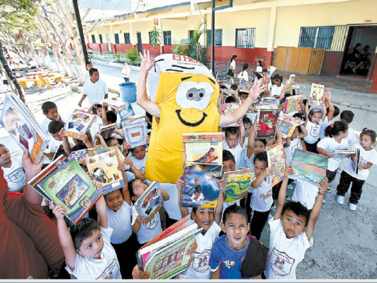 Sorpresiva alegría para niños de la aldea Santa Rosa