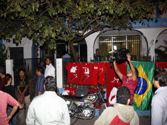 Manuel Zelaya y Xiomara Castro viajan a Venezuela