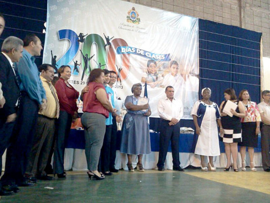 Gobierno de Honduras conmemora hoy los 200 días de clase