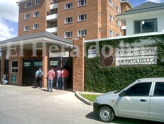 Allanan viviendas del exdirector del IHSS