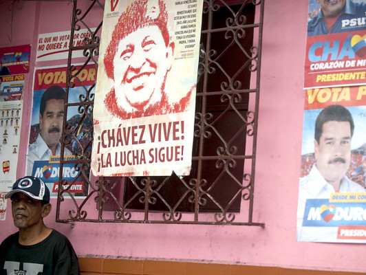 Divididos, venezolanos acuden a elecciones