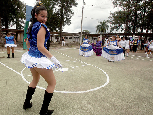 VIDEO: Reclusas hondureñas celebran las fiestas patrias
