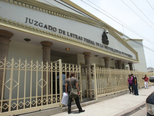 En audiencia inicial sujetos acusados de manosear a sus hijas