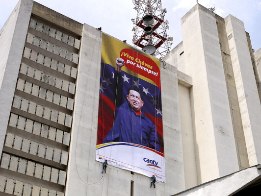 Los chavistas están endiosando a Hugo Chávez