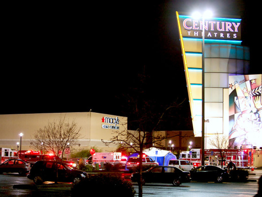 Mueren tres personas en tiroteo en centro comercial en EEUU