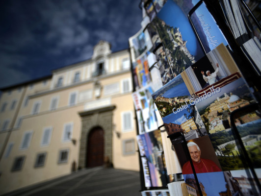 Futura residencia de Benedicto XVI, un oasis de paz en las alturas de Roma