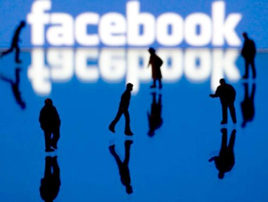 Facebook lucha por conservar su aspecto juvenil ante nuevos rivales