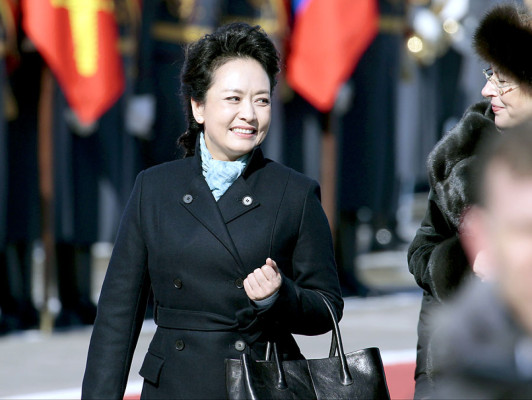 Primera dama china surge como estrella diplomática