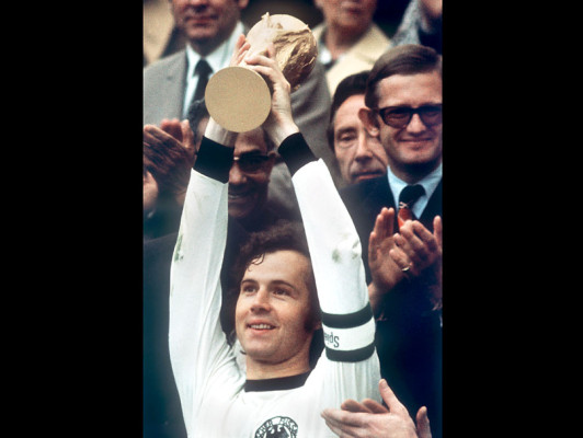 Messi, Maradona y Pelé encabezan el mejor 11 de la historia