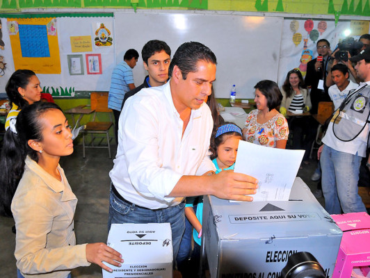 Precandidatos votan en la capital de Honduras