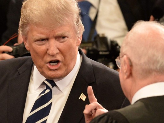 Estadounidenses podrán denunciar a migrantes si se siente víctimas de ellos