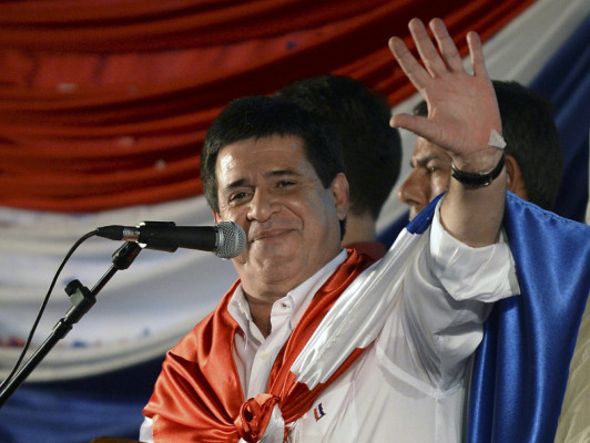 Paraguay: Vuelve al poder el partido Colorado, pilar de la dictadura de Stroessner