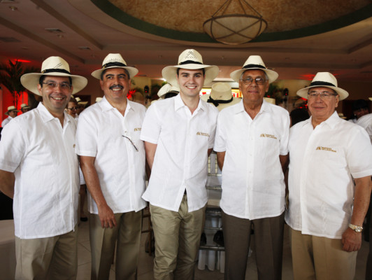 FOTOS: Brindis por éxito financiero de Banco Atlántida