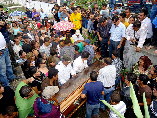 Más de 100 periodistas y abogados asesinados en tres años