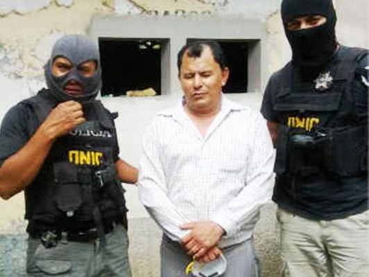 Por violación y pornografía acusan a maestro