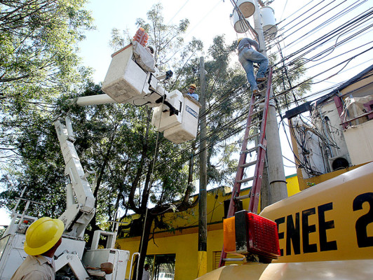 Trabajos de la ENEE dejan sin energía a 23 colonias de Tegucigalpa