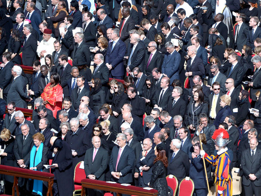 Papa Francisco inicia su era pontificia por los pobres