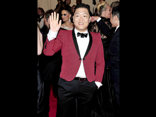 Fotos: Famosos visten rebeldes en honor al punk