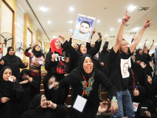 Corre la sangre en Egipto tras condenas a muerte por tragedia en estadio