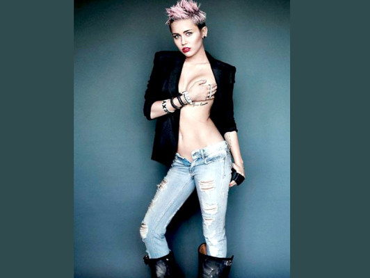 Miley Cyrus se desnuda para V Magazine