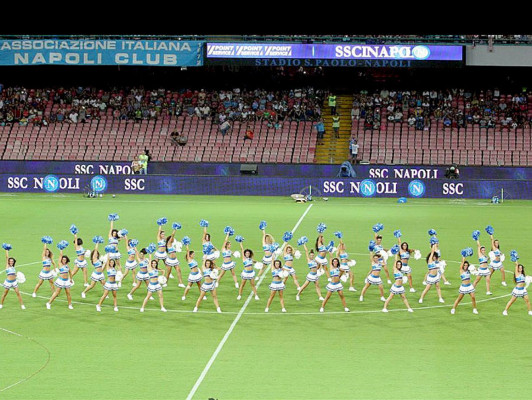 VIDEO: Las bellas porristas del Nápoles