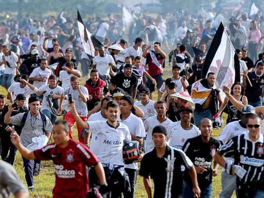Sao Paulo recibe con fervor al campeón mundial Corinthians