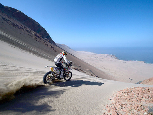 Combate de estrellas en el desierto peruano
