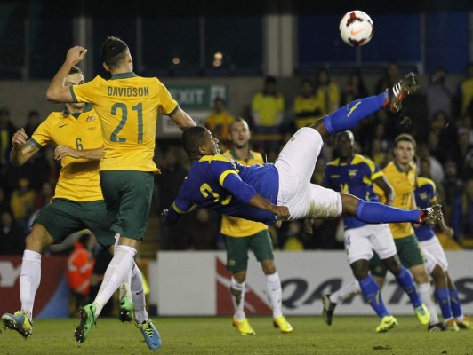 Ecuador gana 4-3 a Australia con épica remontada