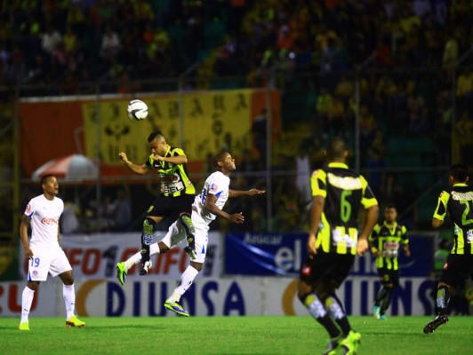 Real España sepulta el invicto de Olimpia