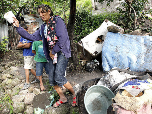 Dos casas más en peligro a causa de lluvias en la colonia Izaguirre