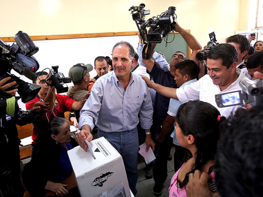 Candidatos y alcaldes votan