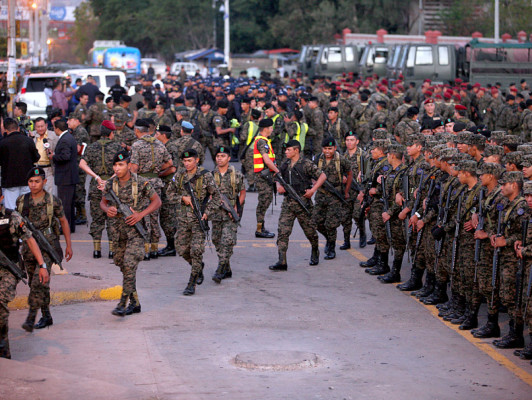 Militares seguirán en las calles hasta 2014