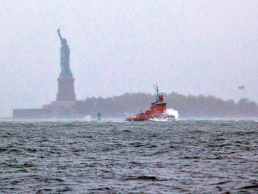 Sandy se fortalece en trayectoria hacia costa de EE UU