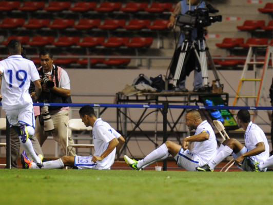 Honduras tropieza con El Salvador en debut de Copa Uncaf