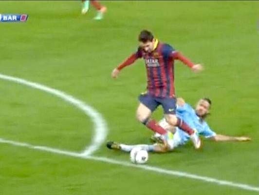 VIDEO: Polémica por falta a Messi ¿Fue o no penal?