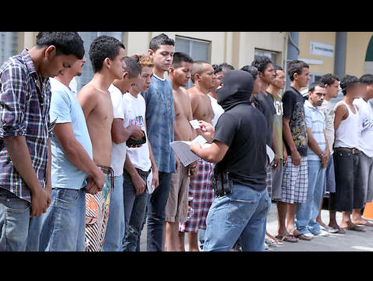 A cinco años de cárcel condenan a extorsionadores