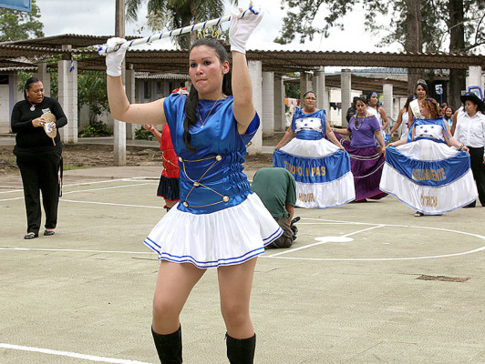 VIDEO: Reclusas hondureñas celebran las fiestas patrias