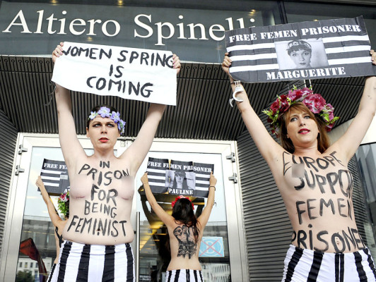 Activistas de Femen protestan en topless