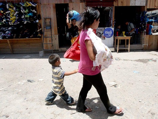 Madres solteras sustentan más de 600 mil hogares en Honduras