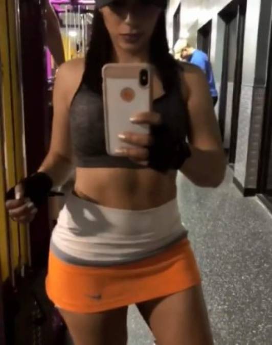 Las fotografías más sexys de la hondureña Fany Barber en el gimnasio