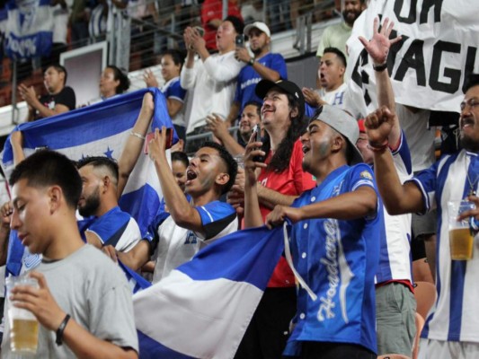 Alberth Elis es ovacionado en Houston en su regreso al BBVA Compass