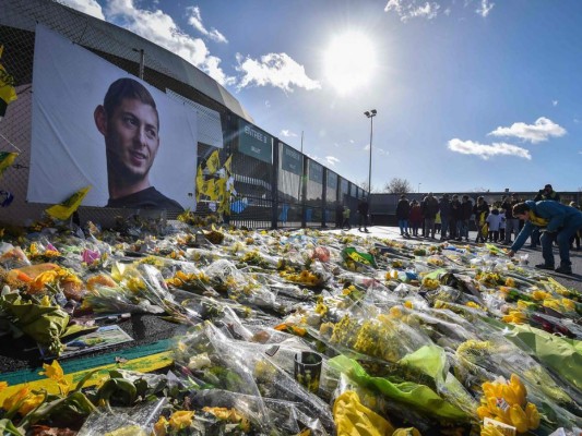 Aficionados del Nantes rindieron un último homenaje a Emiliano Sala &nbsp;&nbsp;