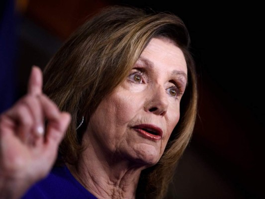 Pelosi cree tener 'testimonios suficientes' para la destitución de Trump