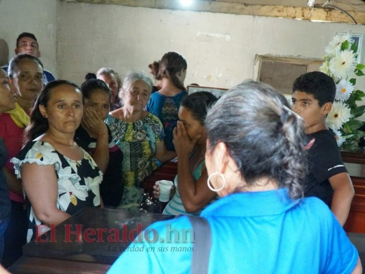 Las tristes imágenes del velorio de hermanos arrastrados por el río Ulúa tras accidente vial