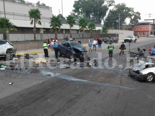 Dos muertos y varios heridos deja accidente frente al Banco Central de Honduras (BCH)