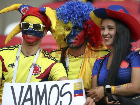 El duelo Polonia vs Colombia se llenó de hermosas mujeres